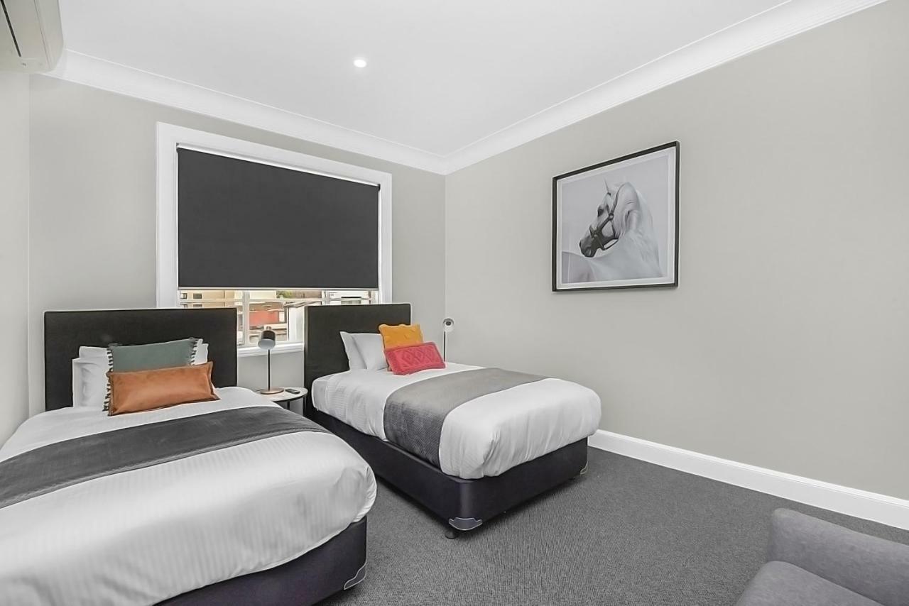 Horse And Jockey Hotel Homebush Sydney Exterior photo